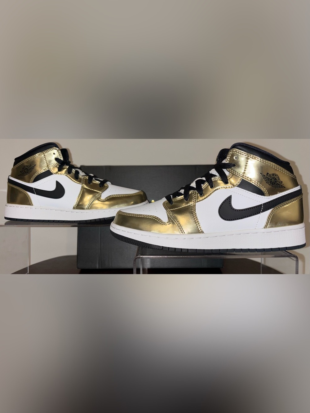 Nike Air Jordan 1 Mid SE Gold Black Brand New With Box Grade School Size 7Y